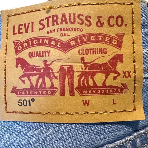 NEW Levi’s 501 High Rise Distressed Denim Shorts Sz 30 - Picture 11 of 16